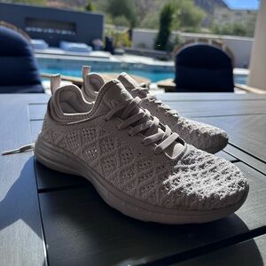 Women's Athletic Shoes in Light Gray